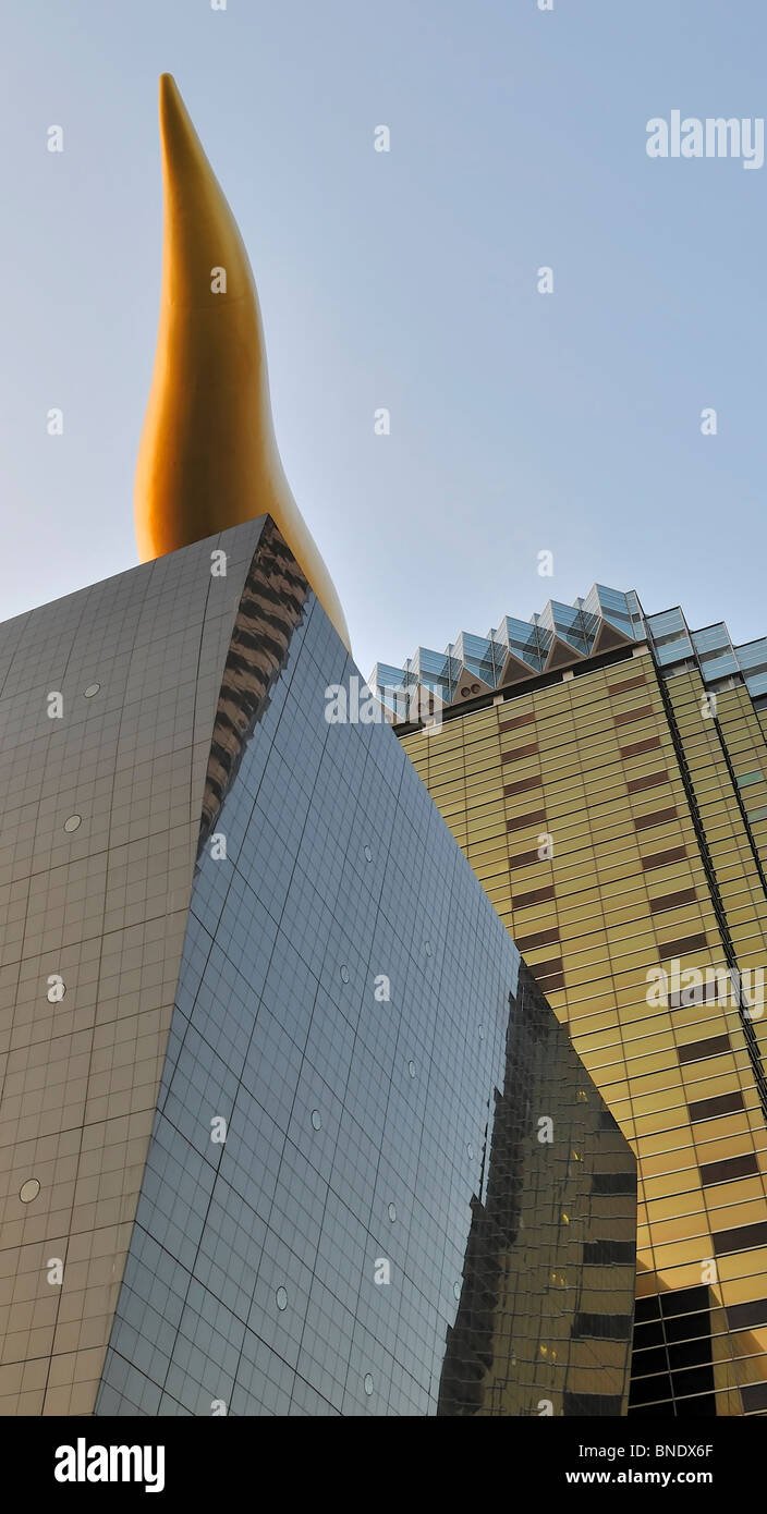 Low angle shot of the 'flamme d`or' (designed by Philippe Starck) on top of the Asahi Beer Hall in Tokyo`s Asakusa area (Japan) Stock Photo